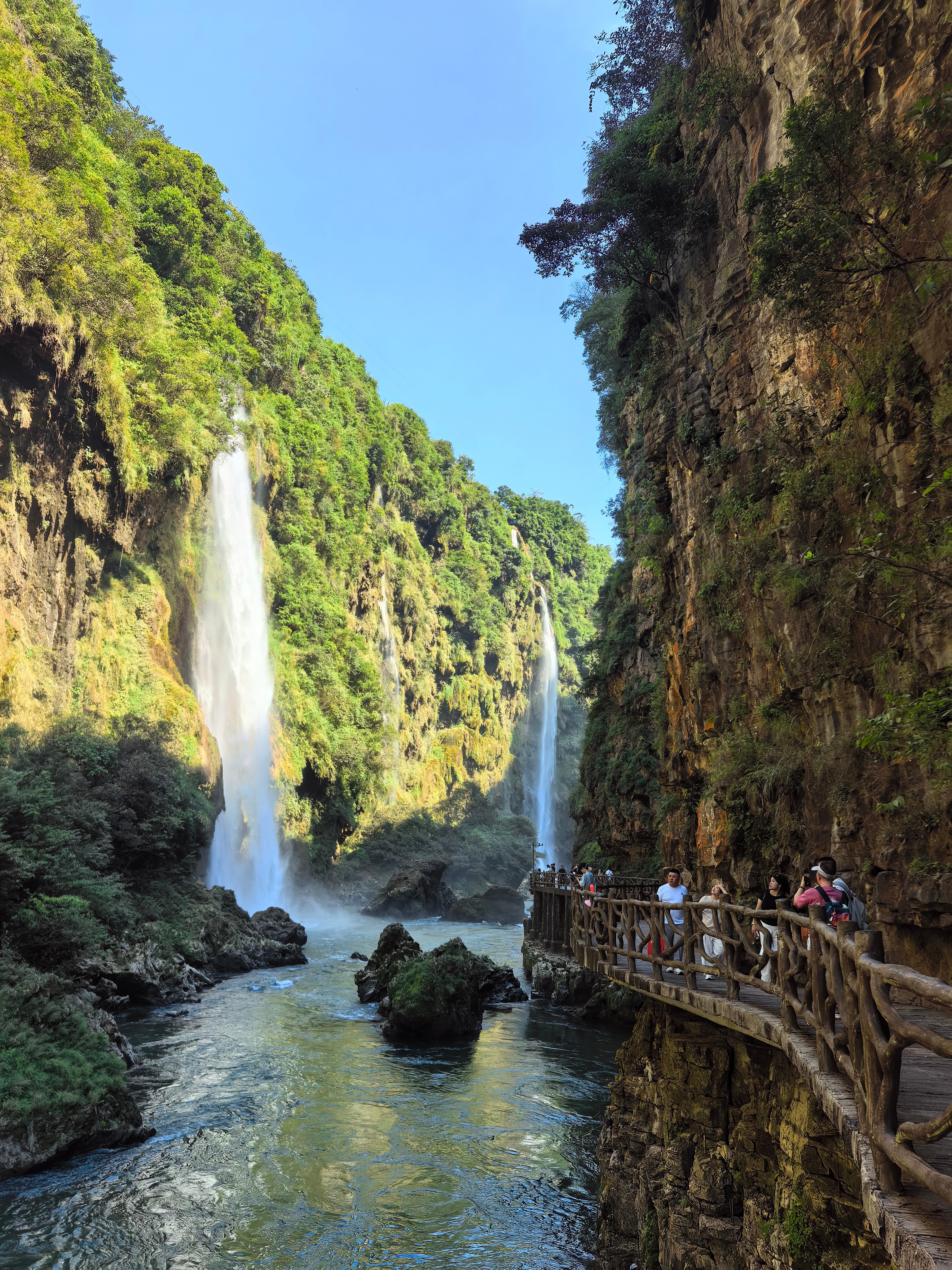 生活手记挫折和成功就好像钟摆的两端，谁也离不开谁。在人生的旅途中，有成功的欢乐，