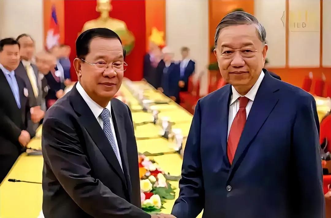 真正的大佬，从来都是杀人不见血的。

泰国那边，他信的宝贝闺女刚被人从牌桌上掀翻