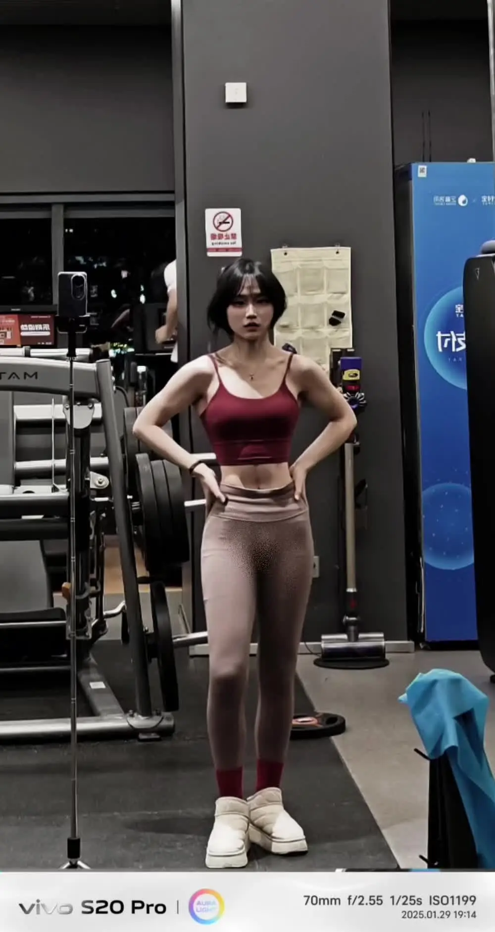 那你问我肌肉小小的也喜欢拍照 那你问我肌肉小小的也喜欢拍照。小蛮腰腰臀比