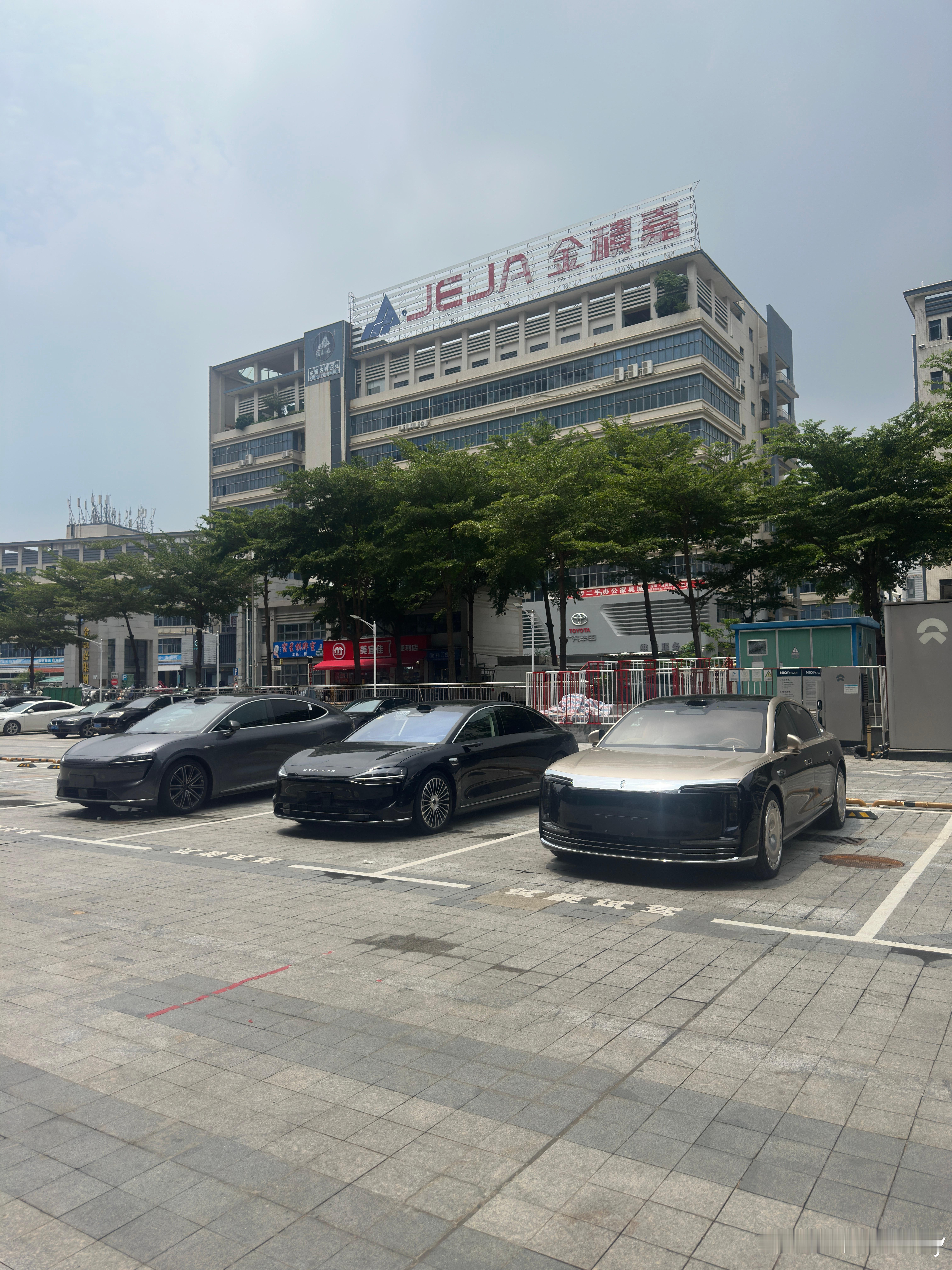在尊界S800面前享界S9性价比立马出来了最近这两个月销量不错  ​​​