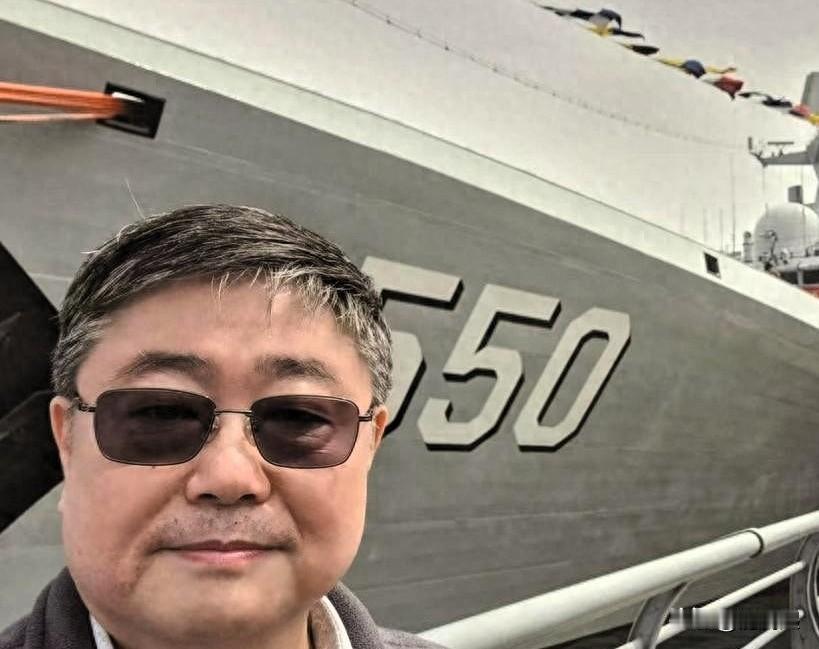 2026年4月，台湾退役海军少校吕礼诗受邀参加青岛海军节，登上乌鲁木齐舰说：“两