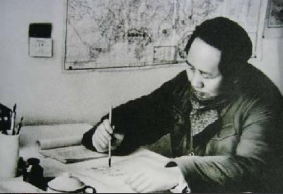 毛主席在韶山冲上屋场住了17年，在中南海丰泽园也住了17年。让人不解的是，毛主席