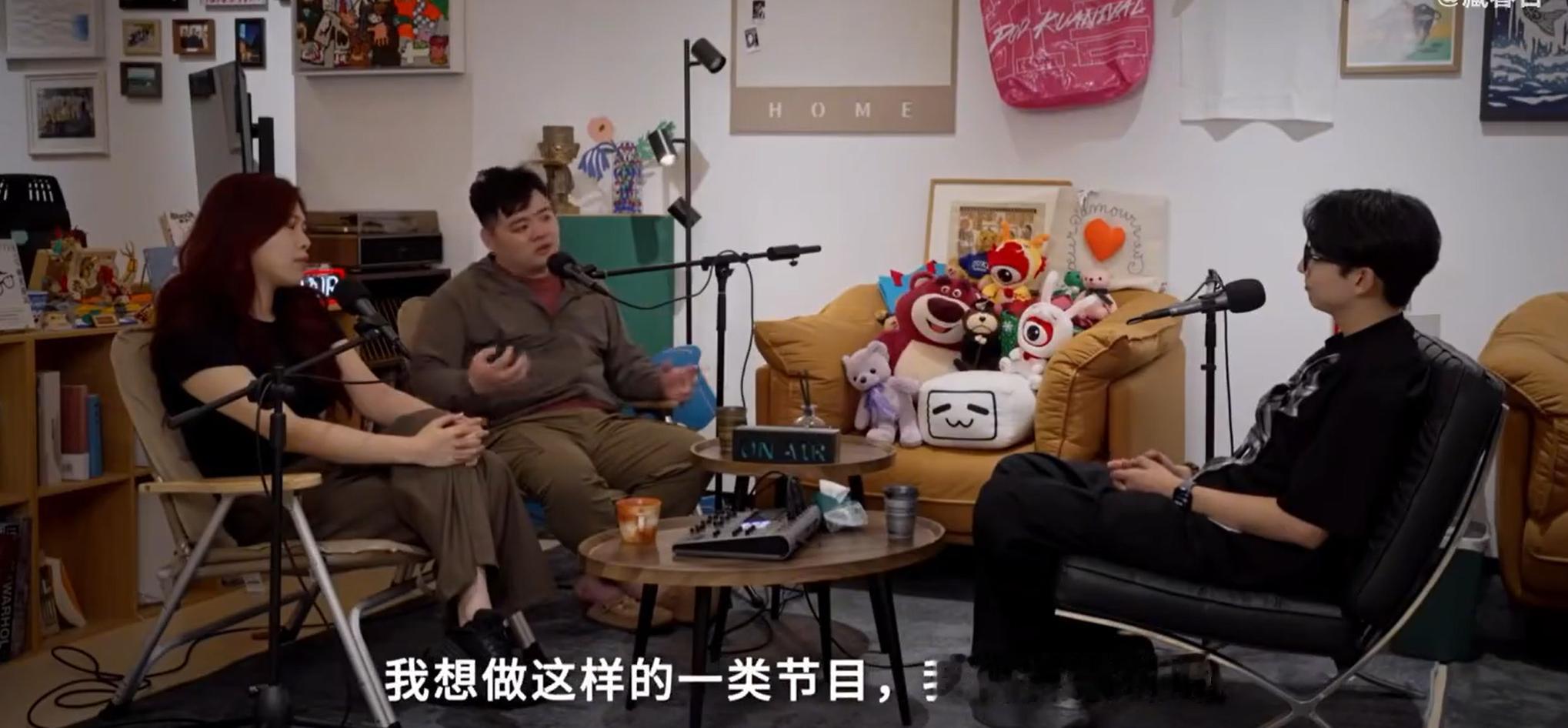 齐思钧是跳地联合制片人 哇哦！齐思钧竟然是《跳进地理书的旅行》联合制片人！看他认