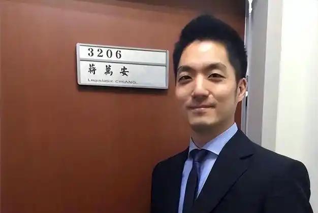 *台北突然传来重磅消息！蒋万安与黄仁勋北士科同框，真正的看点不是热闹，而是电力。