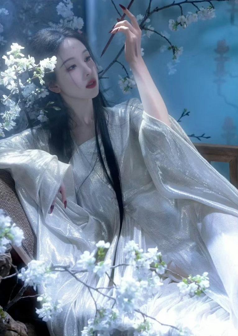网友推荐李清照选角第一想到陈都灵，清冷美女 