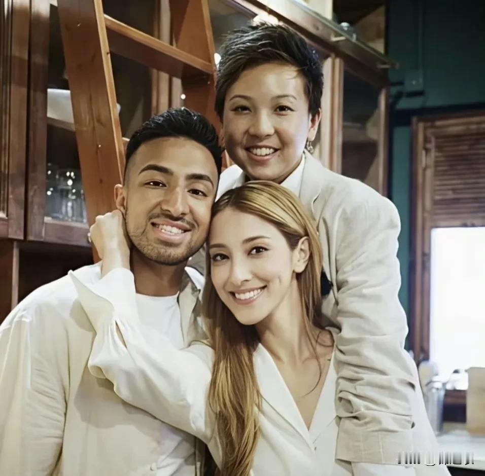 陈凯琳和弟弟都是同一个父母长相却是天差地别，而且最好笑是港媒一开始说陈凯琳家里很