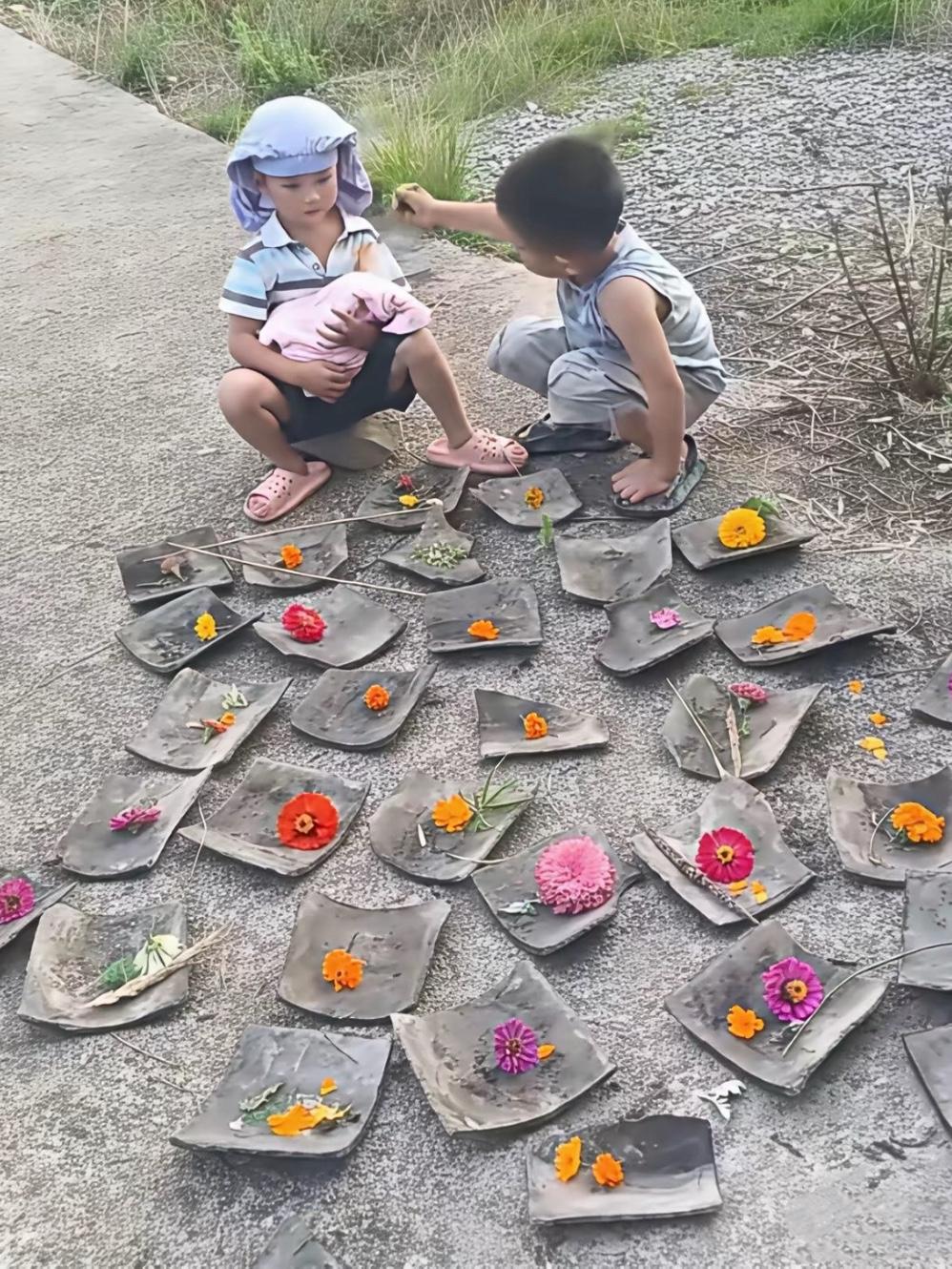 日子怎么会和谁过都一样呢！

我们当年，

哪有这条件！

这才是真正的过家家啊