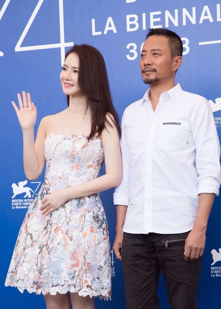 戚薇这跟九年前有什么区别戚薇时隔九年重返威尼斯九年如一日的自律，让她在生图直出下