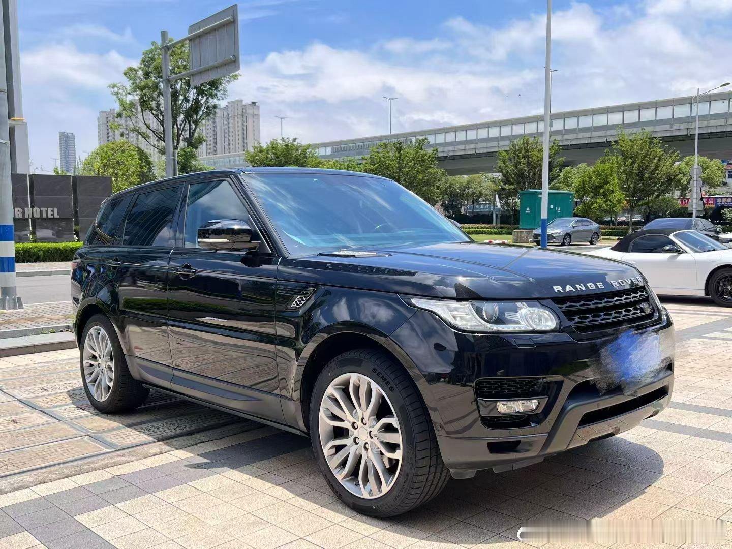 路虎揽胜运动版 3.0T V6 高配 稀有 七座版全车带三液晶屏 电动脚踏板，座