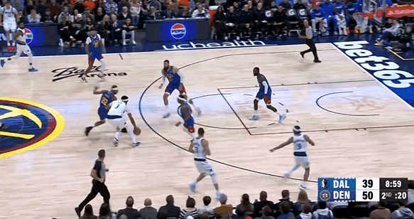 落选秀逆袭！瑞安-内姆布哈德28+10生涯之夜在赛季开始前，谁能想到独行侠的首发