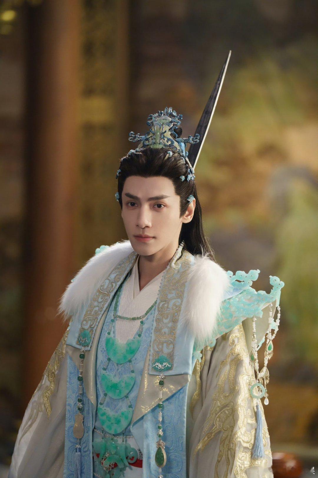 罗云熙青丝染霜华罗云熙玉冠束风雪罗云熙玉冠束风雪，青丝染霜华。 ​​​