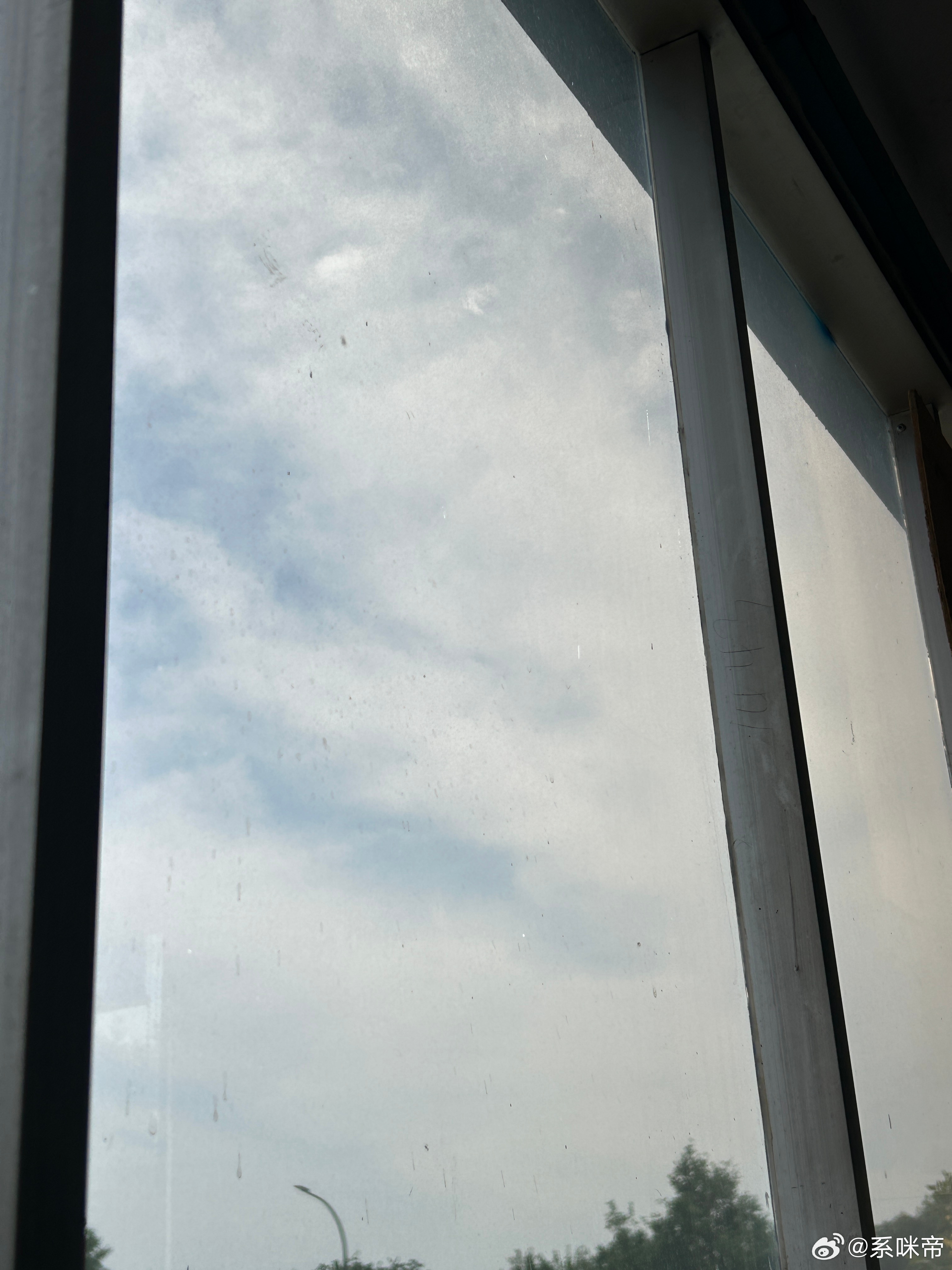 长黑云了，一会儿不会要下雨吧
