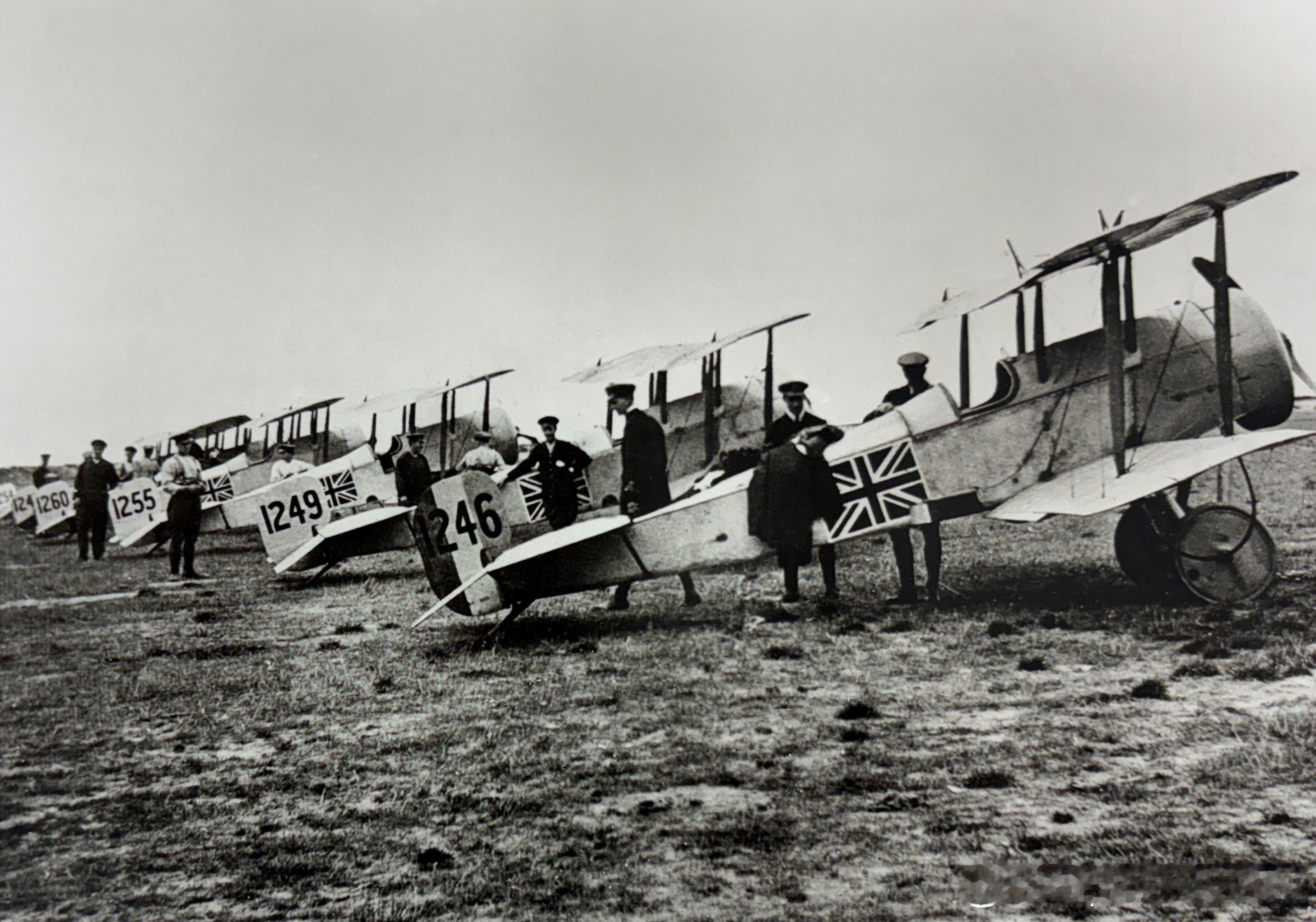 1915年在Kent郡Sheppey岛Eastchurch基地英国皇家海军航空兵