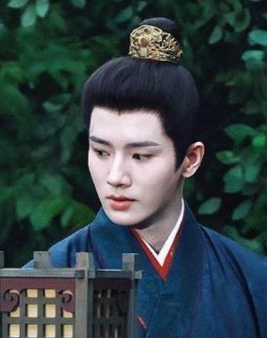 在电视剧《玉茗茶骨》中，贺星明的执念的确十分疯魔。他从小被灌输了“压倒荣家”的家