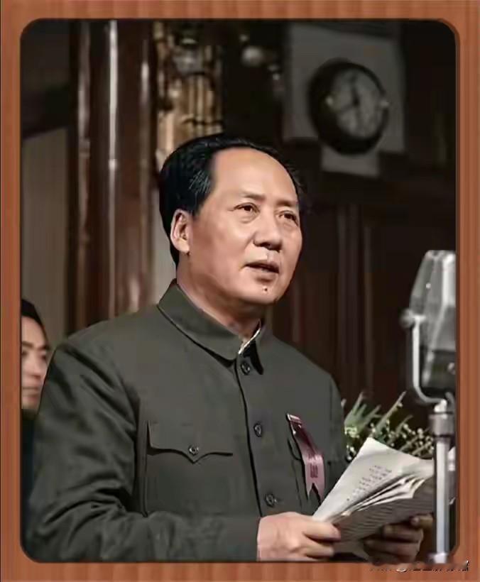 伟大领袖毛主席，永远活在人民心中[赞][赞][赞]