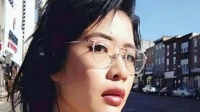 臭名昭著的"恨国女"许可馨，竟在美国结过婚！她曾扬言将全部资产捐给反华组织，如今
