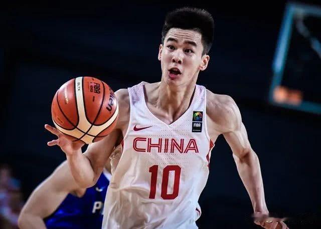 世青赛34+11+10巨星拒绝NBA活塞合同

近日据同曦队总经理透露，今年夏天