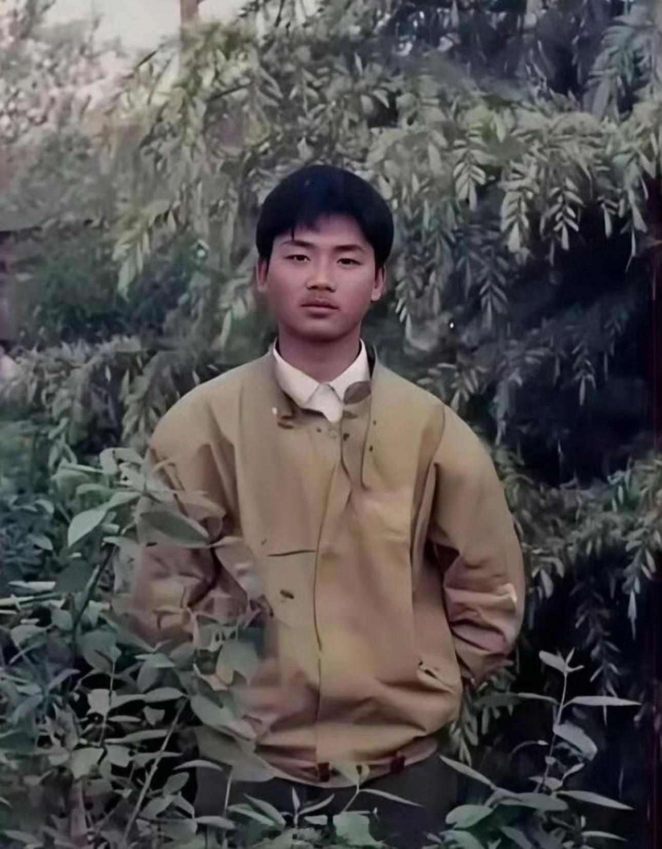 18岁的章泽天和刘强东，如果俩人在这时候遇见并在一起那就是童话故事了 