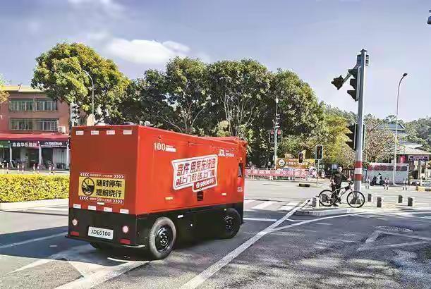 京东仓储在厦门开启无人驾驶接驳货车。京东仓储设在厦门工业集中区附近，到厦门市同安