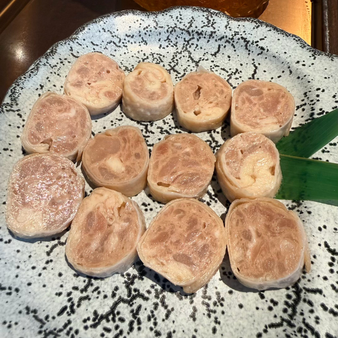 今日主打一个大口吃肉炭火一烤，滋滋冒油的快乐，烦恼全烤没啦