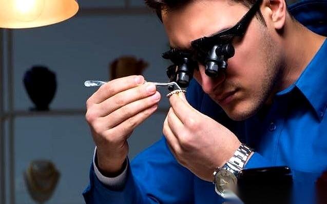 能把死的说成活的，把黑的掰成白的，那不叫本事，那顶多算个能力。
真正的本事，是知