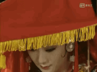 我小时候觉得，李玉湖比杜冰雁好看，扬州第一美女应该是李玉湖才对，导演眼光太差。但
