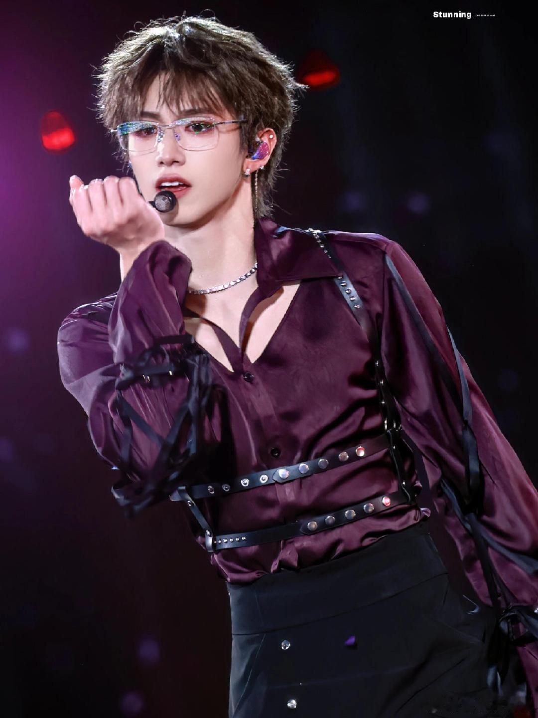 朱志鑫05后霸总整顿职场朱志鑫版霸总整顿职场甜度超标！为了粉丝想要的纪录片和 5