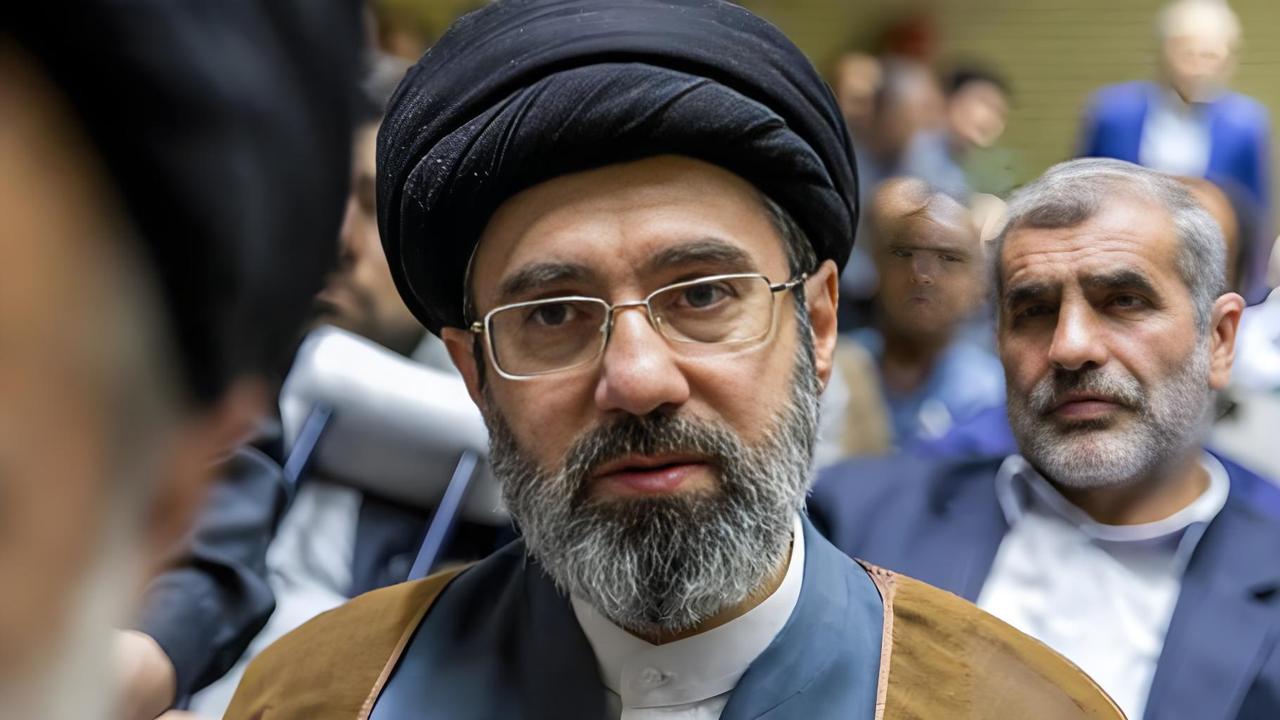 伊朗最高领袖穆杰塔巴发声:伊朗绝对不会放弃三点:
1、战争赔偿。穆杰塔巴要求美以