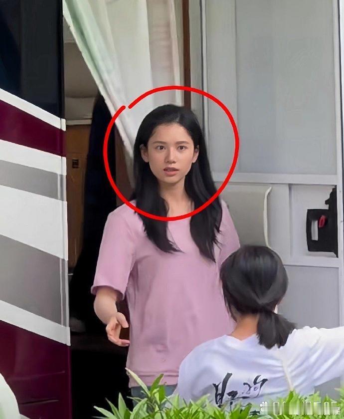 张婧仪素颜这脸？！素颜状态这么好啊！ ​​​