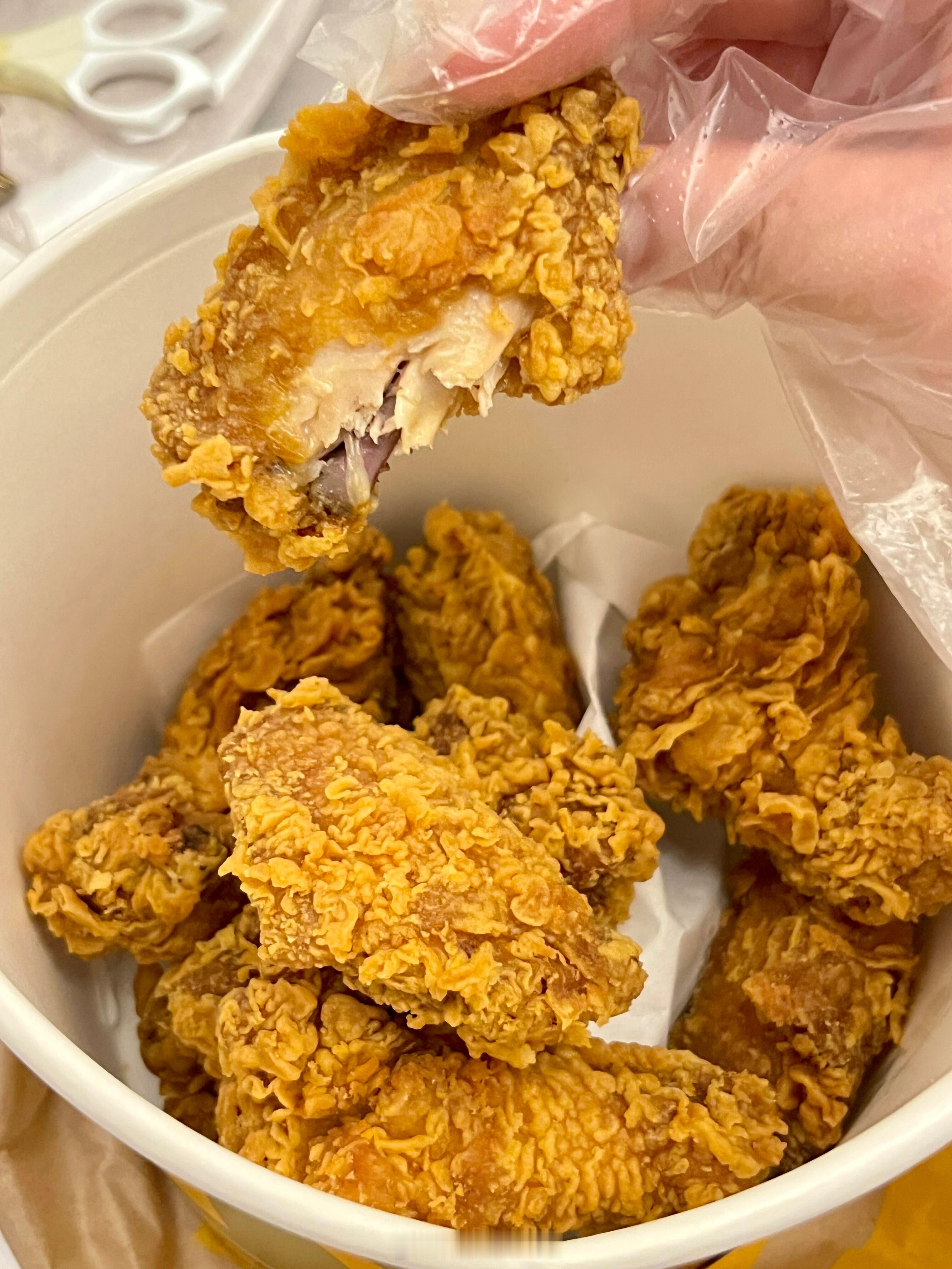 24🍗拿下麦当劳十翅桶 !!呢个系咪大家讲的鳞片炸鸡呢？超级超级正 炸鸡我只吃