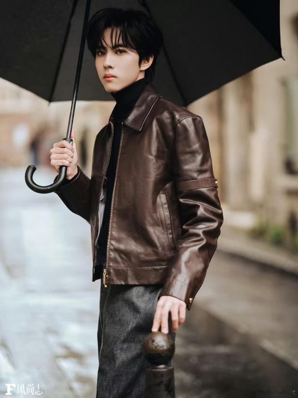 看刘轩丞的冷脸萌大学生形象，每一眼都让人心动，期待他在厦门的精彩表现！