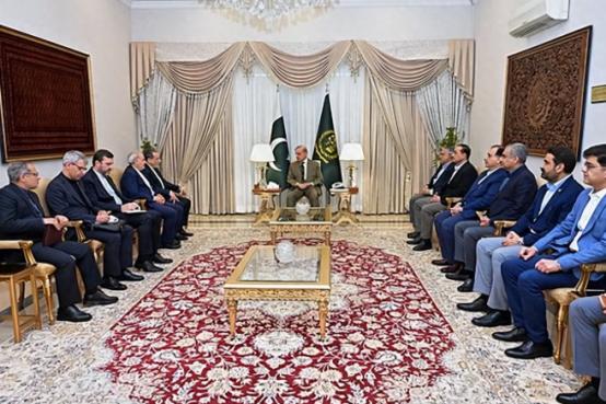 伊朗外长阿拉格齐周六断然离开伊斯兰堡，公然放了美国谈判团的鸽子，致特朗普团队于尴