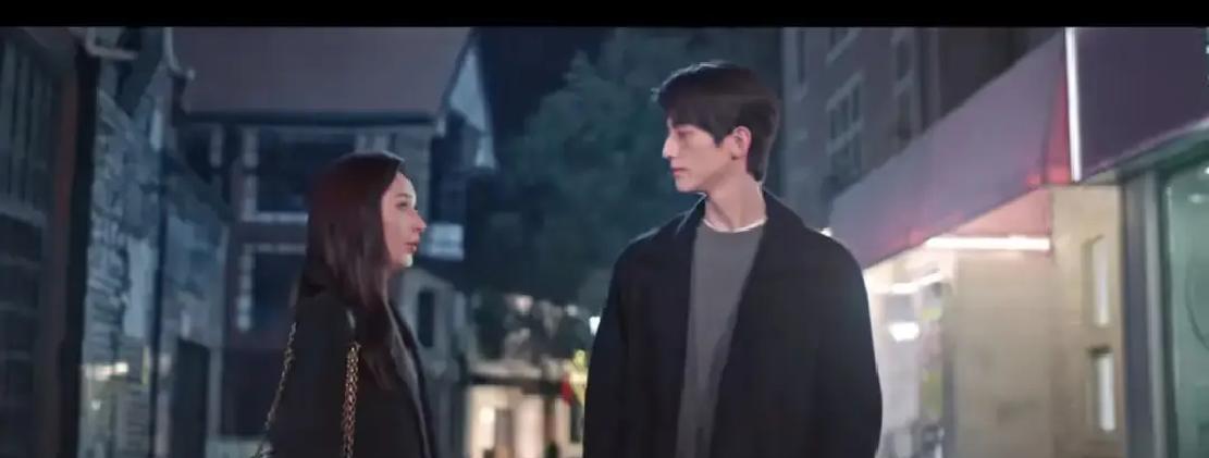 凌晨三点，会议室死寂。
投影仪的风扇声，像秒表在倒数。
客户脸色铁青，项目数据断