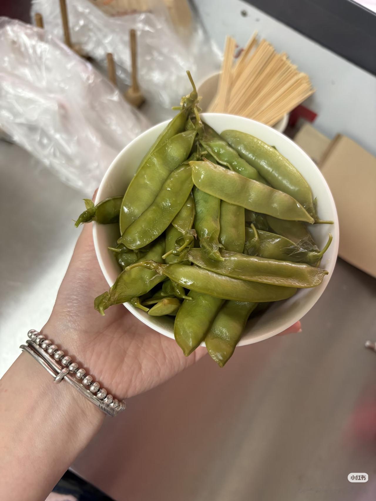 猜猜这是什么？
朋友们：
请大家都来说说吧！

你们那这叫啥？我们叫蚕豆。