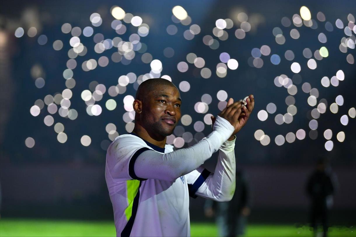 黑娃帕拉西奥斯未获得三镇续约，他将何去何从？上赛季黑娃在三镇的数据一般，仅有3球