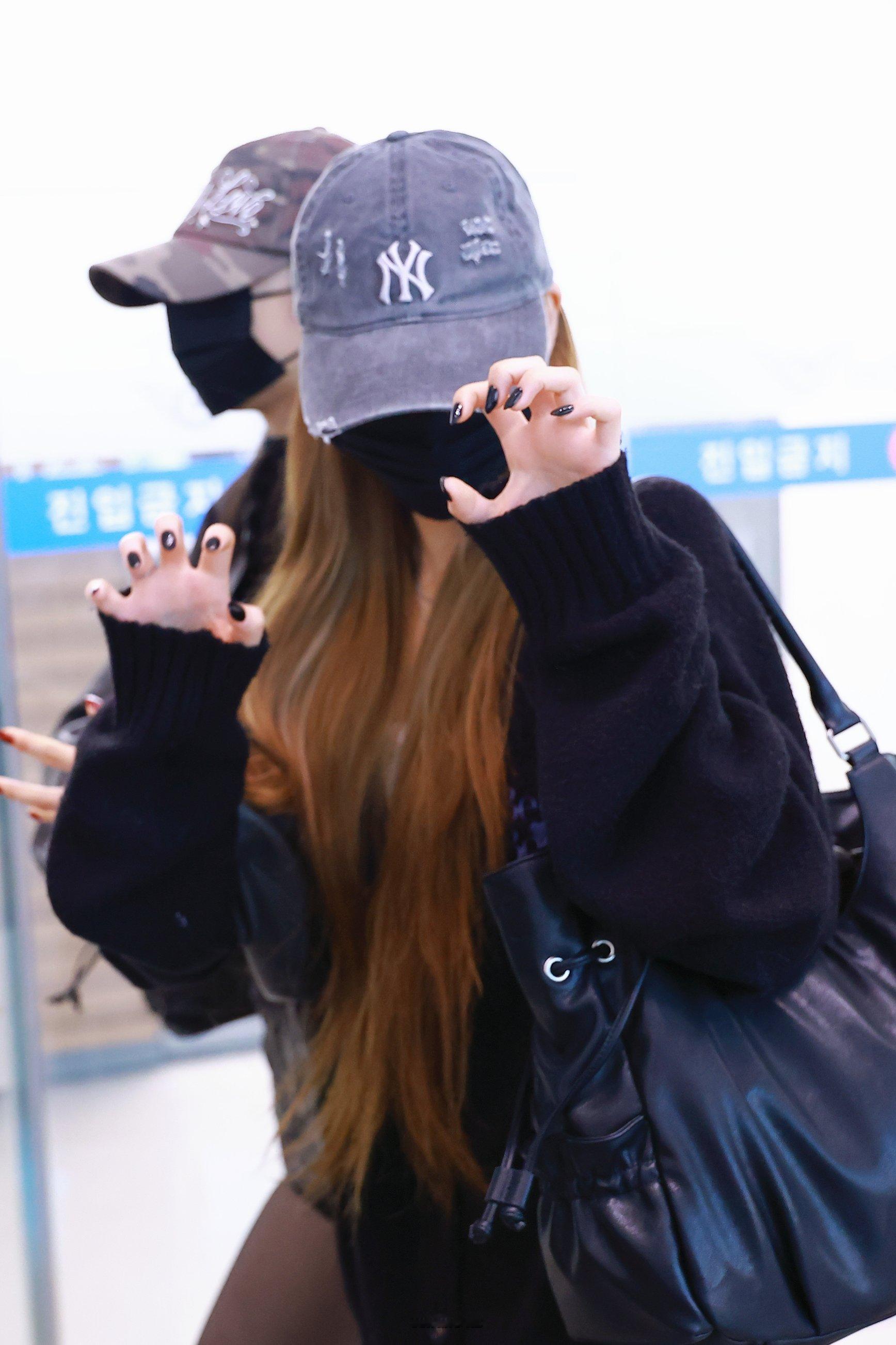 黑色美甲空中飞人小兔./mintoreo0/yours_yh 