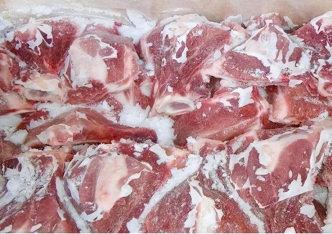 越来越多的人患肠癌！医生含泪苦劝：冰箱久置的4物，别再吃了！ 
 
冰箱里塞满剩