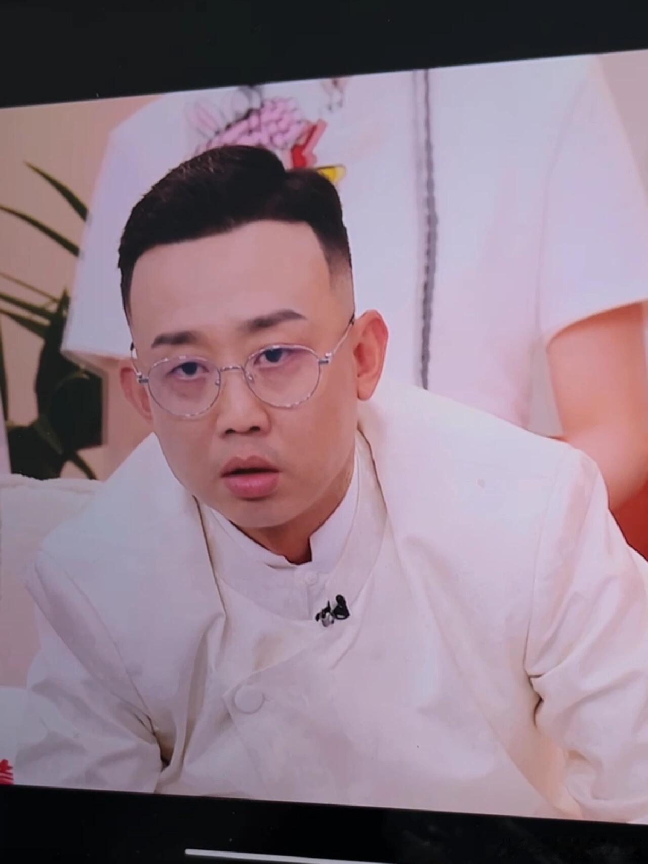 GAI听呆了GAI听者来女的反应听者来女唱歌的表情真的忍不住想笑，好可爱哈哈哈哈