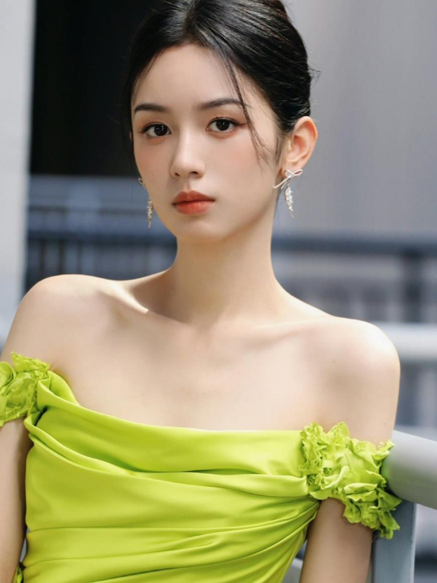 周也，估计要失眠了

许凯出事，他们两个合作的《一瓯春》待播，不知等到猴年马月了
