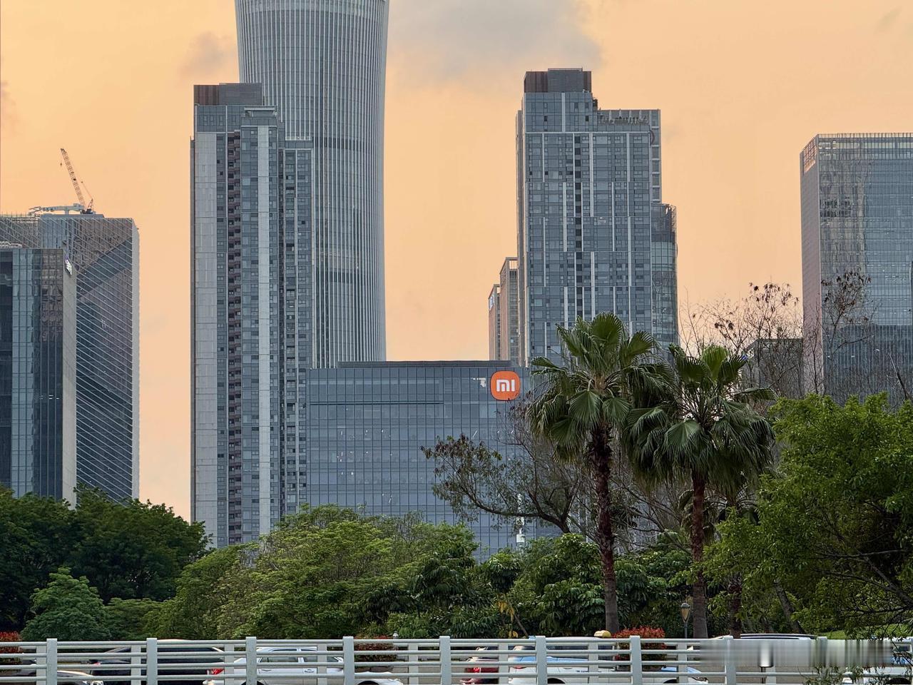“夕阳西下几时回”，就像生活中，有些美好转瞬即逝，如同那夕阳，走了便不知何时再返
