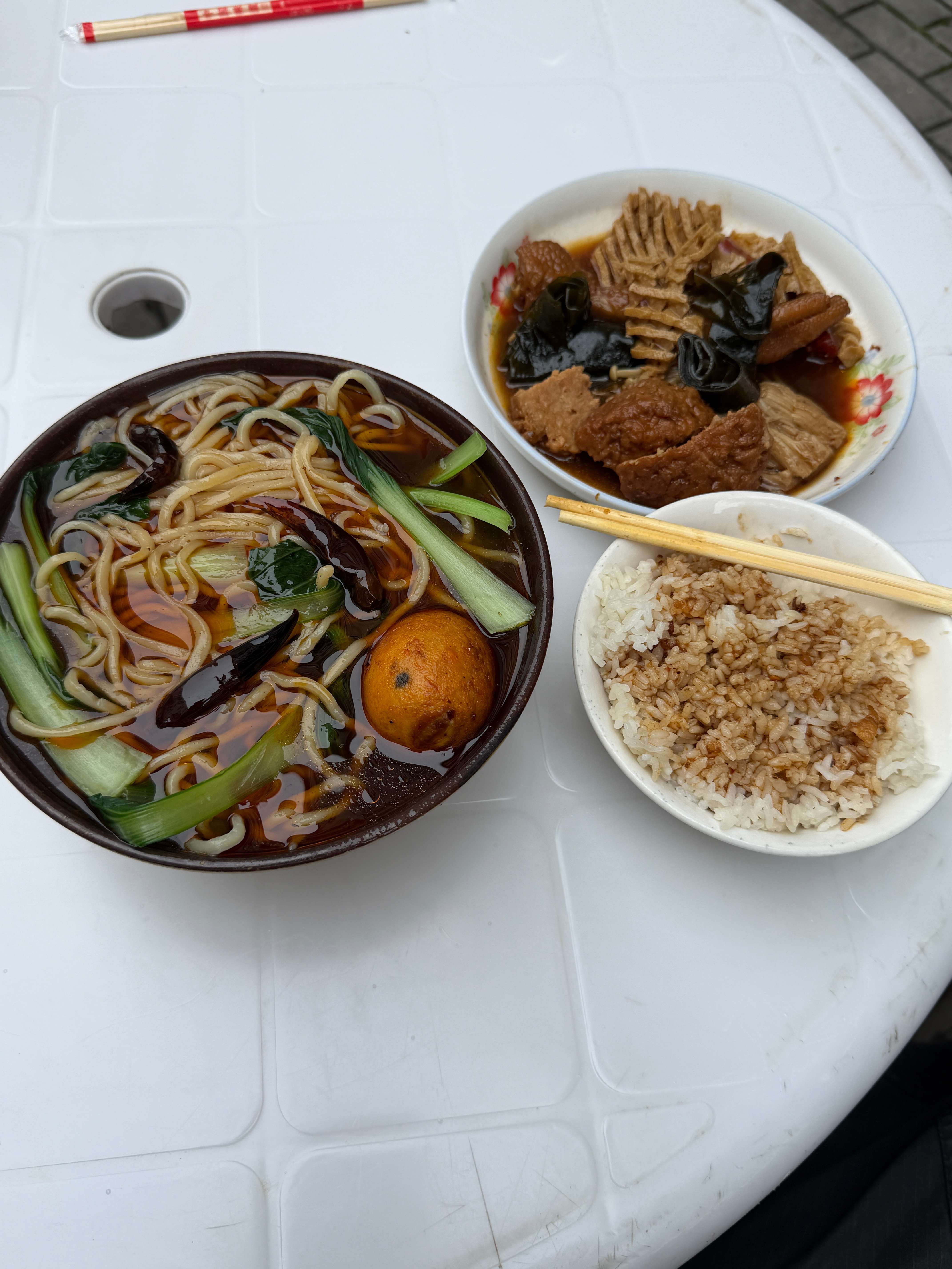 明天回上海啦，再感受下老家的物价这些一共才25元，俩人没吃完[二哈] ​​​