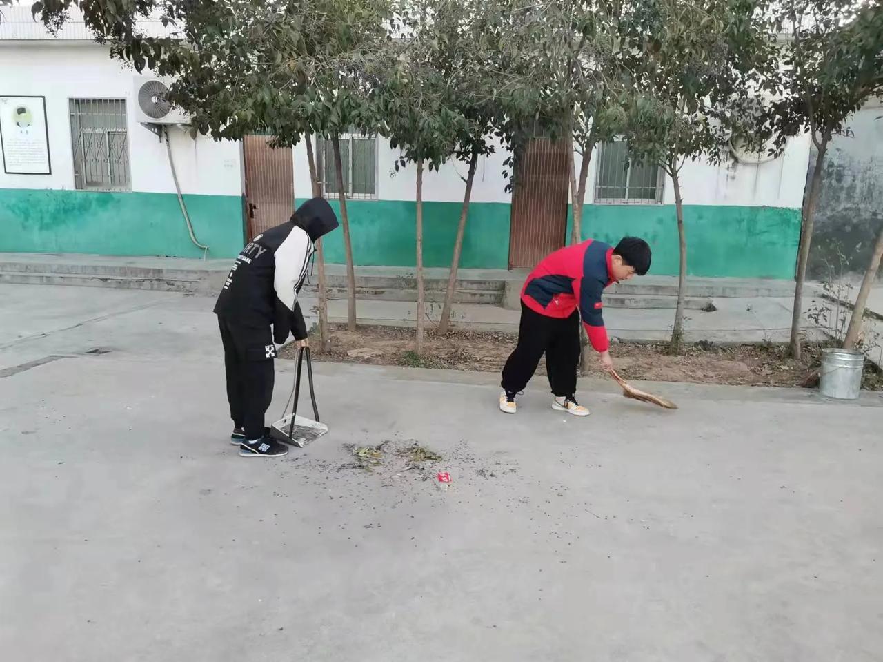 儿子的月考成绩出来了，语文86分，数学80分，英语90分，历史32分，政治50分