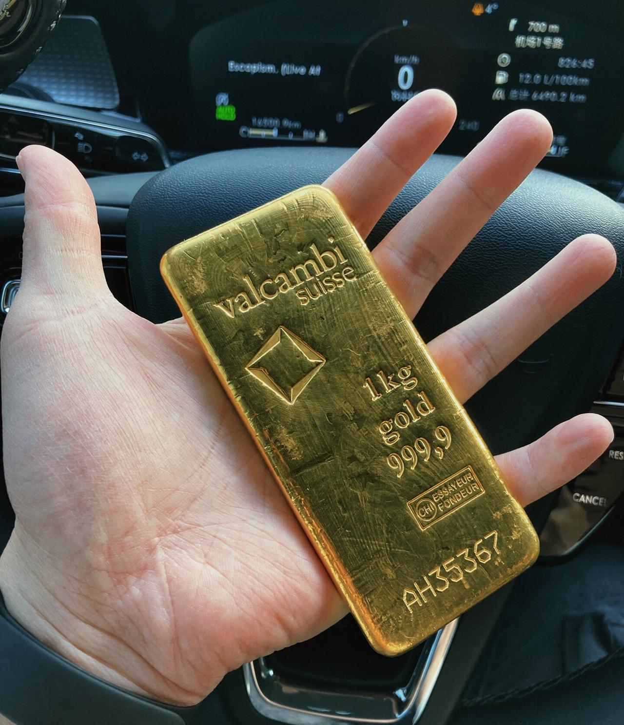 6年的囤金爱好者给大家一个建议，千万不要卖掉手里的黄金！

不要因为一时的跌涨就