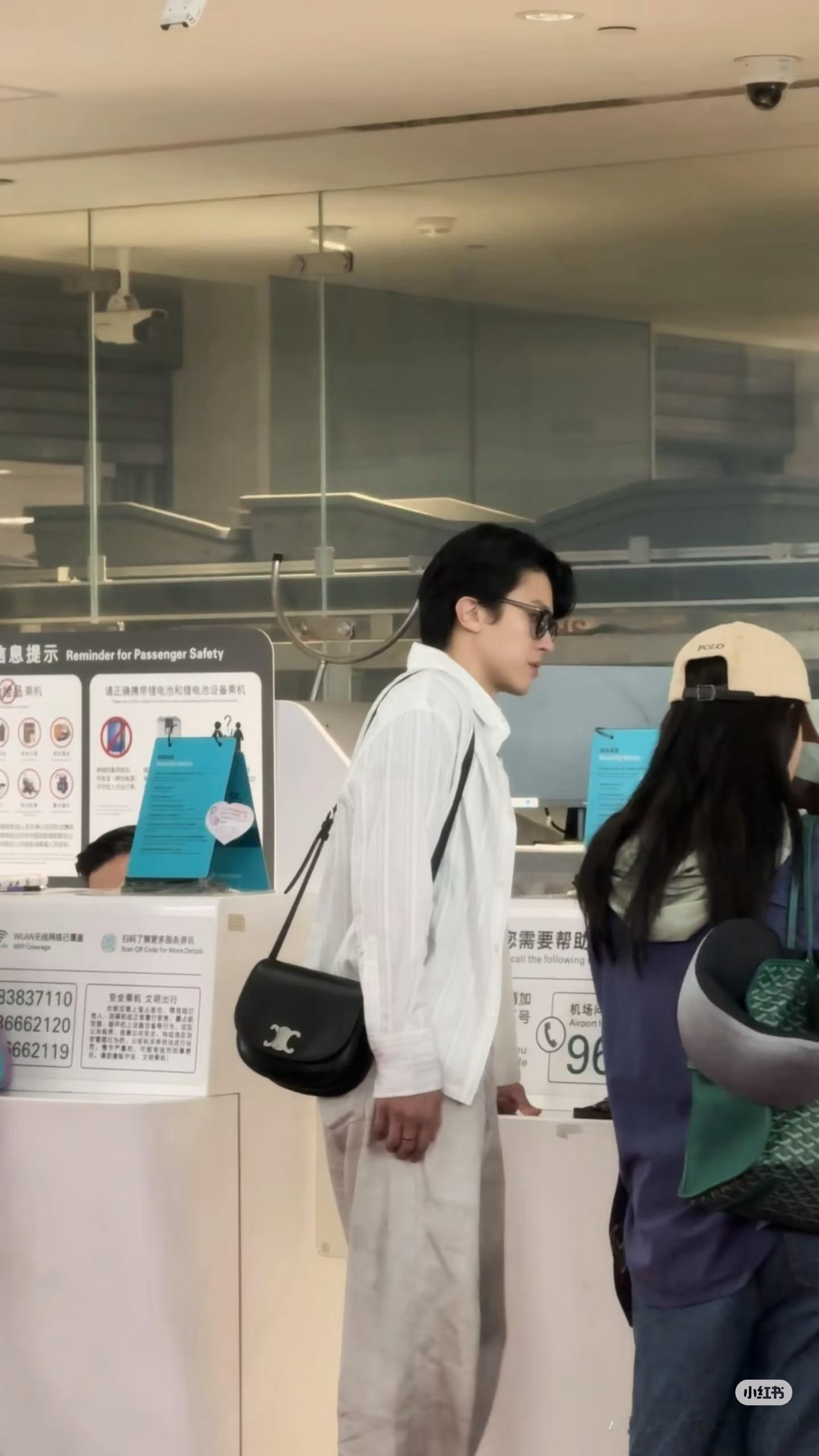 往哪儿一靠都出片是吗。。 