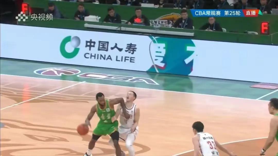 输球又输人？付豪肘击琼斯被驱逐！浙江客场力克辽宁！吴前24+6。辽宁披着“冰清玉
