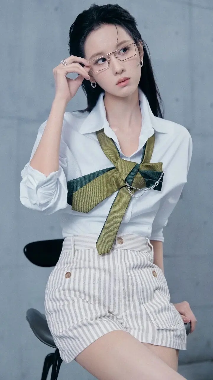 陈都灵 大长腿纯欲风