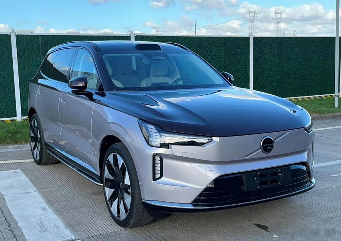 今天棚拍完沃尔沃EX90，出来第一件事：必须跟你们唠唠它那个音响！爱音乐的人可能