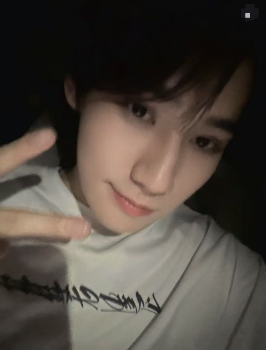 赵昭仪张真源撞脸赵昭仪张真源两个ZZY 原来是ZzY啊我还以为是zzy谁懂我刷到