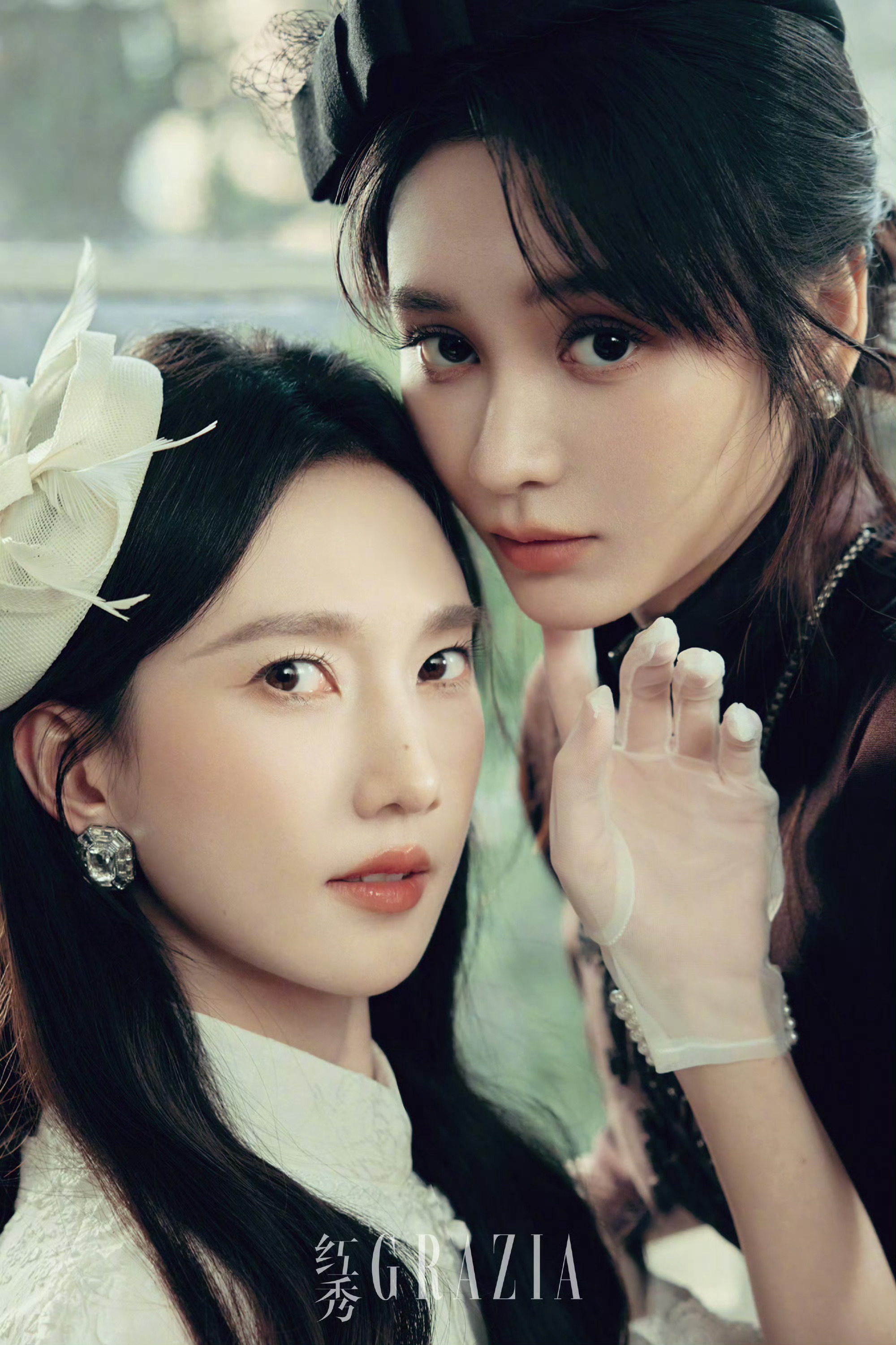 王一菲彭雅琦红秀电子刊红秀鱼染同行画落大片 