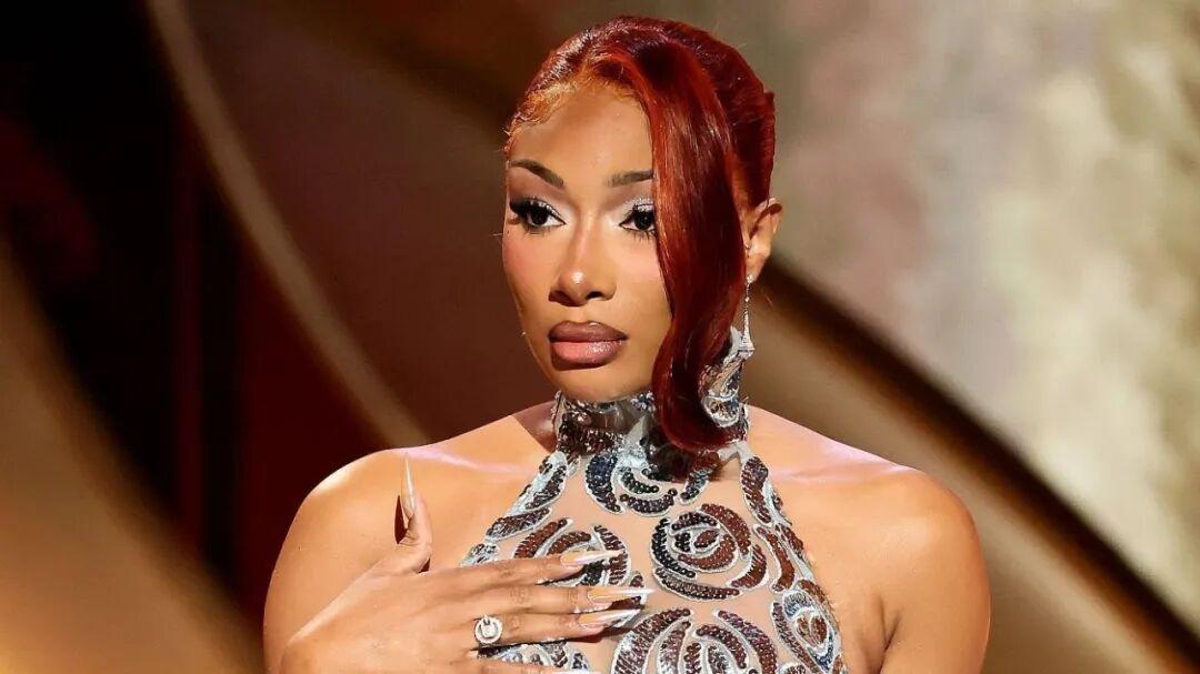 “五字音乐红人”马冬梅 Megan Thee Stallion，再度改写历史。她